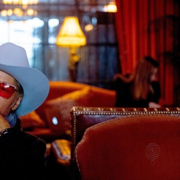 Vibrating - Picture 2 of 2